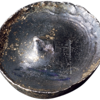 清代湖北“匠孟”三两圆锭一枚，重量：123.8克，属湖北清早期银锭，保存完好