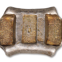 清代云南“童福盛号 捌月纹银”五两牌坊锭一枚，重量：153.4克，极美品