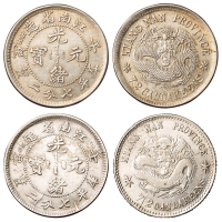 1902年壬寅江南省造光绪元宝库平七分二厘银币二枚，直径：19毫米，其中，凹眼细鳞、大英文字小星花、直点“寅”版一枚，老包浆，完全未使用品；另一枚为凸眼粗鳞、小英文字大星花、斜点开口“寅”版，少见，近
