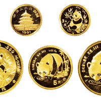 1987年熊猫金币1/20盎司、1/10盎司，1988年熊猫金币1/10盎司各一枚；1991年熊猫金币1克二枚，共计五枚，完全未使用品