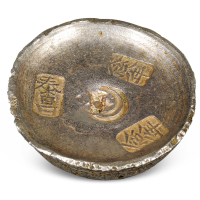 清代浙江“泰昌 念年”五两圆锭一枚，重量：175.2克，戳记清晰，保存完整