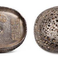 清代四川“资阳县 二十四年捐输 匠恒足生”十两圆锭一枚，重量：354.0克，戳记清晰，保存完好，存世少见清代“捐输”，原本是老百姓向政府缴纳银两，以换取荣衔、官位、或经营特许行业的资格。而四川省的“捐