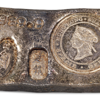 香港上海汇丰银行足银五两银条一枚，重量：159.3克，铸造精美，保存完好