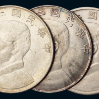 民国二十三年孙中山像背帆船壹圆银币三枚，版别不同，其中一枚滇版，极美至近未使用品