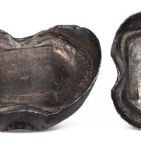“民国甲子年 林盛官银局”五十两银锭一枚，重量：1873.9克，深色包浆，品相颇佳