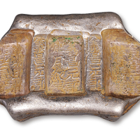 清代云南“义昌元记 肆月纹银”五两牌坊锭一枚，双梁“义昌元记”，重量：195.1克，自造自看牌坊锭少见，铭文清晰，品相颇佳