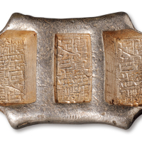 清代云南“周宝铨号 足色盐课”五两牌坊锭一枚，重量：147.1克，品种与品相俱佳，十分难得