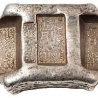 清代云南“张庆丰号 伍月纹银”五两牌坊锭一枚，重量：178克，记月牌坊锭较少见