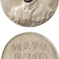 张学良像合金章