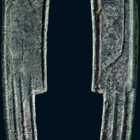 “明”刀背“上”