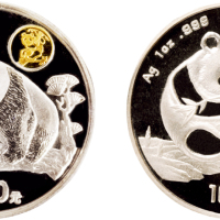 中国人民银行发行1994年熊猫纪念银币和1997年上海国际邮票钱币博览会熊猫镶嵌纪念银币各一枚