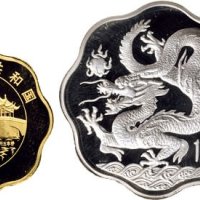 2000年中国人民银行发行庚辰（龙）年梅花形生肖纪念金银币二枚全