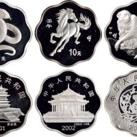 2001、2002、2004年中国人民银行发行梅花形生肖纪念银币各一枚