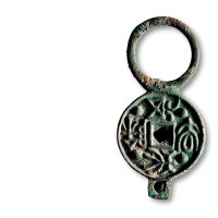 “除凶去灾”背“辟兵莫当”挂花钱，
