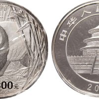 2002年熊猫300元1公斤纪念银币