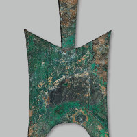 大型耸肩尖足无文空首布