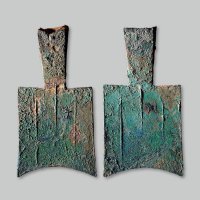 “七”、“八”小型平肩弧裆空首布一组两枚