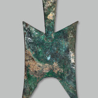 大型耸肩尖足无文空首布
