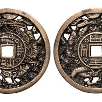 朝鲜铸造“万寿无疆”背“正月春王”镂空花钱