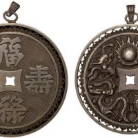 清代福禄寿康背二龙戏珠大型银质佩章