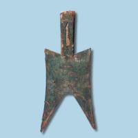 春秋战国“幺金”耸肩尖足空首布