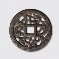 辽代双龙方穿镂空花钱（直径58mm）