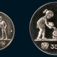 1979年国际儿童年纪念金币、银币各一枚