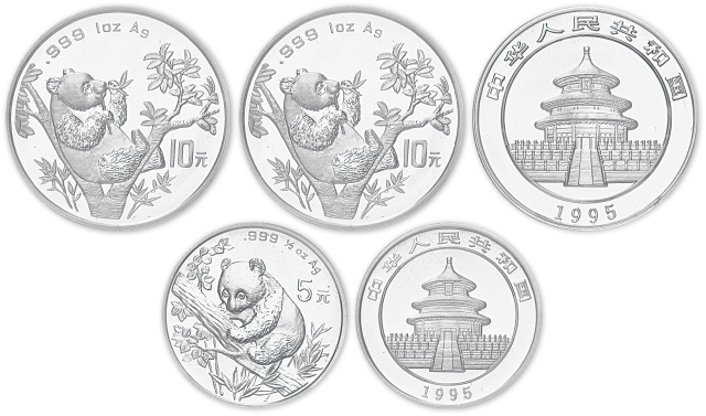 1995年1盎司熊猫银币二枚，带盒。均为面值10元，直径40mm，成色99.9%。                   1995年1/2盎司熊猫银币，带盒。面值5元，直径33mm，成色99.9%。