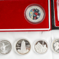 Lots der Volksrepublik China ab 1949 12 Stück: 2 X 10 Yuan Panda Silber (1 Unze) 1989, 10 Yuan Panda