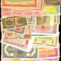 不同银行，面值，年份。纸币一组。
