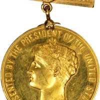 1910 State Department Life Saving Medal Presented by the President. Gold. 35.7 mm x 49.6 mm. 32.8 gr
