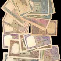 不同银行，面值，年份。纸币一组。