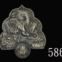 1907-1916年安南「维新年製」银质高浮雕龙纹「寿」字襟章，宫廷造币局造。极美品1907-1916 Vietnam, Silver High-relief Dragon 
