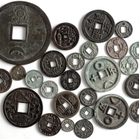 Lots bis 1949 Sammlung von 26 Bronzegussamuletten. Überwiegend astrologische Motive. Meist Nachgüsse