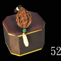 合桃核雕，70-80年代出口工艺品，带精美锦盒Walnut Carved pendant, 1970-80 export product, beautiful case.