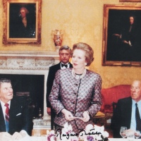  英国首相铁娘子撒切尔夫人 亲笔签名照片