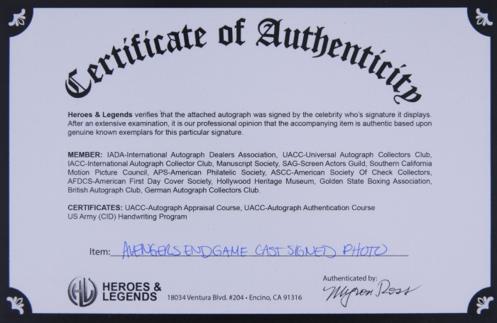  《复仇者联盟4：终局之战》 小罗伯特·唐尼、克里斯·埃文斯、克里斯·海姆斯沃斯、马克·鲁法格、斯嘉丽·约翰逊、杰瑞米·雷纳、保罗·路德、布丽·拉尔森、唐·钱德尔、凯伦·吉兰、乔什·布洛林 亲笔签名海报