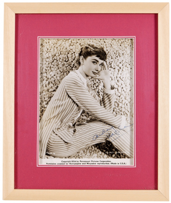  “人间天使”奥黛丽·赫本 亲笔签名照片