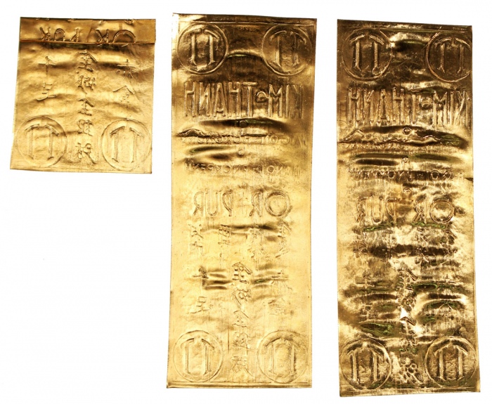 1920-45年越南金清金匠金片钱三枚,14.57克, 14.67克, 7.93g,.999金,地名西贡市, 河内,附原包装纸,受追捧 1920-45年越南金清金匠金片钱三枚,14.57克, 14.67克, 7.93g,.999金,地名西贡市, 河内,附原包装纸,受追捧