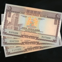  1970-82年渣打银行纸币一组20枚，包括1975-77年5元3枚及10元6枚，1981年10元10枚连号票，以及1982年50元，普遍GEF或更好