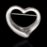  Tiffany & Co蒂芙尼银质心形胸针，帕洛玛·毕加索（Paloma Picasso）签名系列，重17.5克，华人家族收藏
