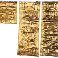  1920-45年越南金清金匠金片钱三枚，14.57克， 14.67克， 7.93g，.999金，地名西贡市, 河内，附原包装纸，受追捧