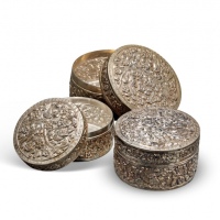  早期“喜上梅梢图”圆形银套盒一套，共三件，重：162.7g，老工，图案繁复精美，海外回流，保存完好