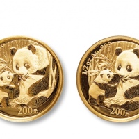  2005年熊猫纪念金币1/2盎司一组2枚 完未流通