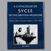  1992年Joe·Cribb（乔·克力布）著《大英博物馆所藏中国元宝目录1750-1933》一册，图片资料丰富，伦敦大英博物馆出版，英文版，精装，值得藏家拥有，保存完好，敬请预览