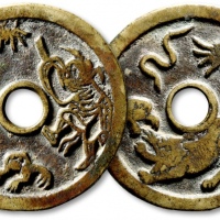  清“驱邪降福”背“五毒”花钱 极美品