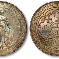  1899年香港不列颠尼亚女神站像壹圆银币一枚，打制规范，金色淡五彩包浆，光彩亮丽，状态上佳，金盾PCGS MS61（39533109）