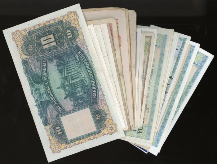  香港纸钞一组34枚， A group of Hong Kong notes, including $10 1948, serial number G/H 875,636, also, Chartere
