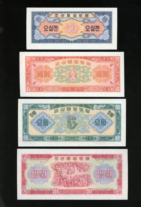  1959年朝鲜中央银行纸币一组六枚，由伍拾钱至一佰圆，编号266206、782871、78458、025738、706942及327833，部分有微黄，均UNC（5） North Korea, a s