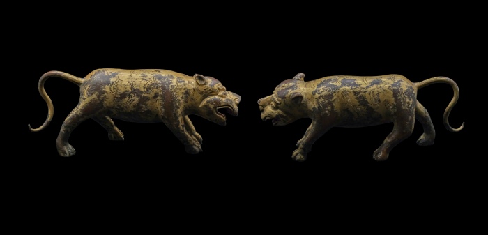  清铜制鎏金老虎把件 